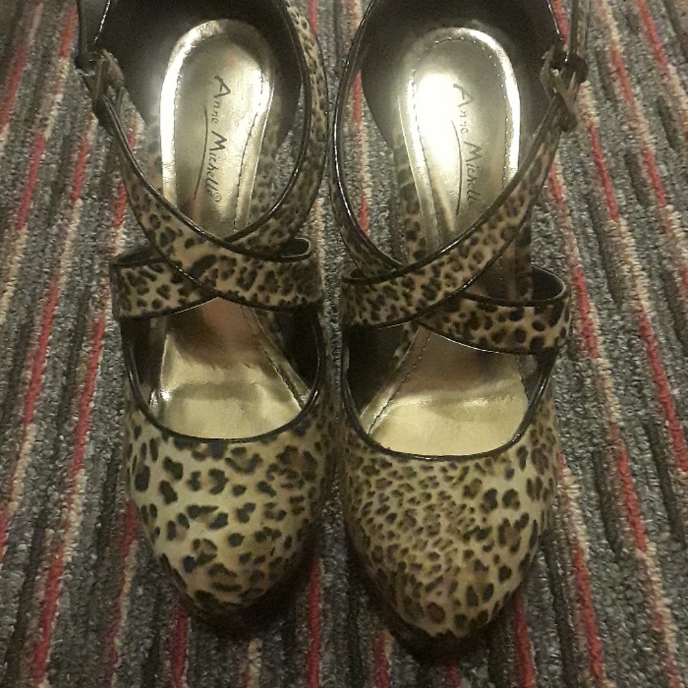 Heels - Picture 2 of 7